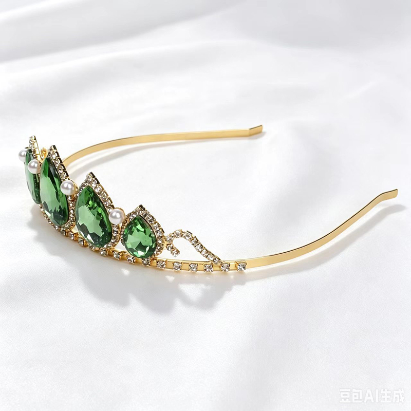 Women'S Accessories And Jewelry - Green Water Drop Rhinestone Crystal Crown